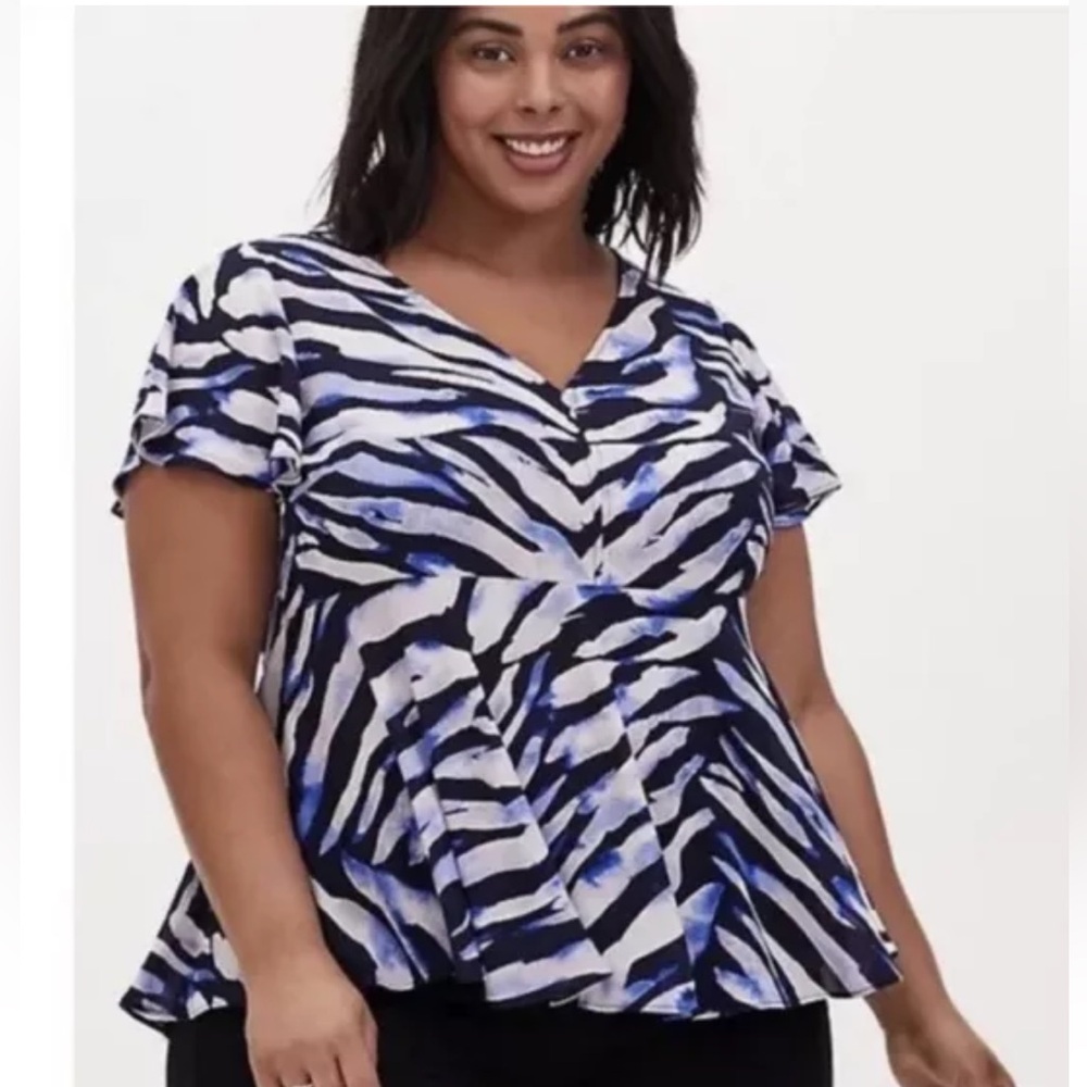 torrid size 4 water zebra flutter sleeve blouse